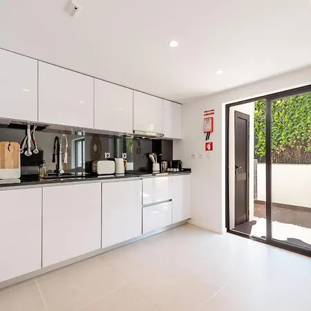 Guestready - Stunning Boho Retreat In Campolide W/ Terrace *